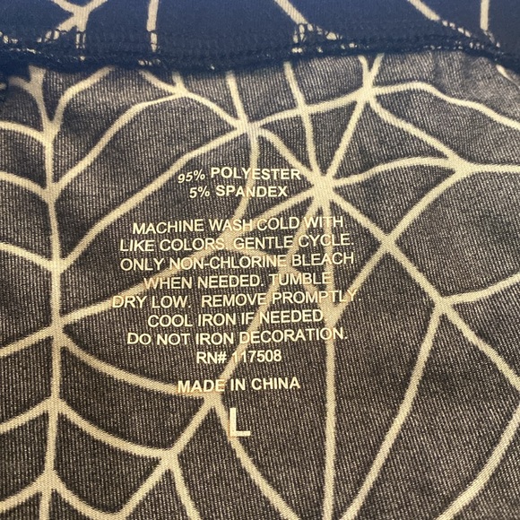 Halloween Soft Leggings with All-Over Spiderwebs Pattern Print Size Large NWT - Picture 6 of 6